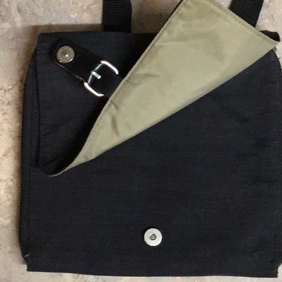 Baggallini Crossbody Purse - Picture 11 of 16